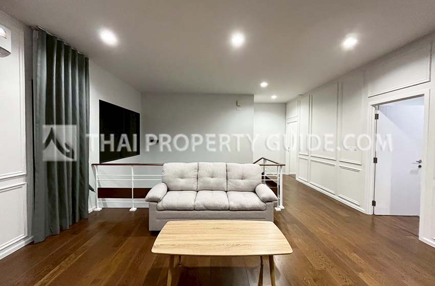 House with Shared Pool in Srinakarin 